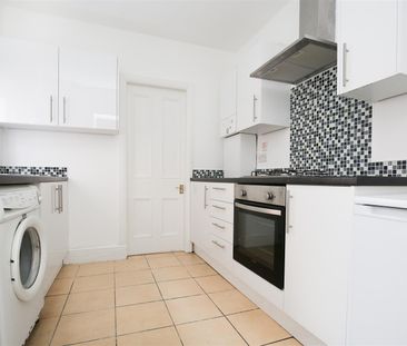 2 bed flat to rent in Cartington Terrace, Newcastle Upon Tyne, NE6 - Photo 3