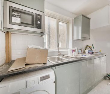 3 bedroom semi-detached house to rent - Photo 6