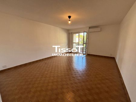 Location Appartement 4 pièces 77m² NIMES 30000 - Photo 2