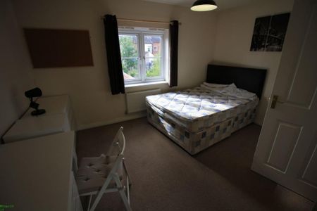 3 bedroom terraced house to rent - Photo 4