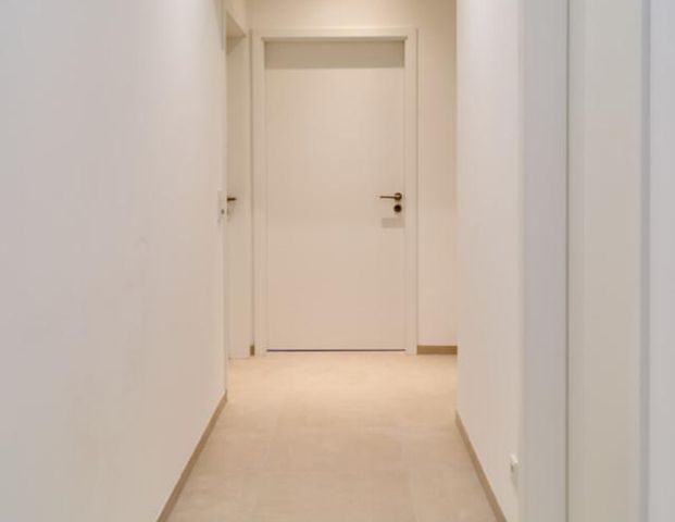 Helle, rollstuhlgerechte 4-Zimmer-Wohnung mit Terrasse und Tiefgaragenoption - Foto 1