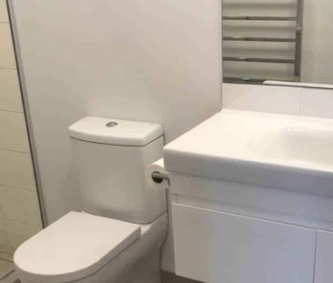 Excellent and well located townhouse in centra... - Photo 2