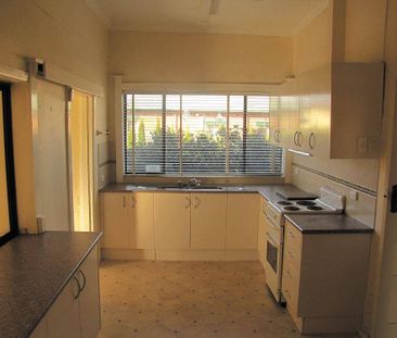 FOUR BEDROOM IN CBD LOCATION - Photo 3