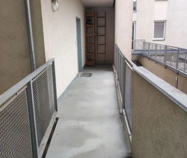 Pronájem zrekonstruovaného prostorného bytu 1+kk + B v centru Pardubic - Photo 2