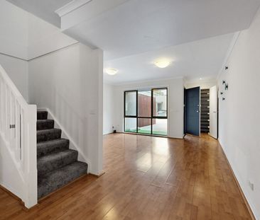 10 Berg Place, Coburg VIC 3058 - Photo 2