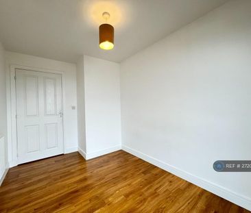 3 bedroom flat to rent - Photo 2