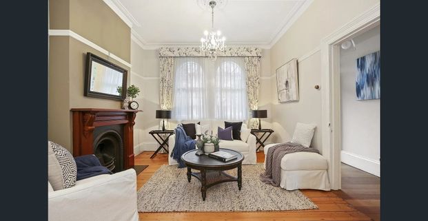 Charming Terrace in Prime Newtown - Photo 1