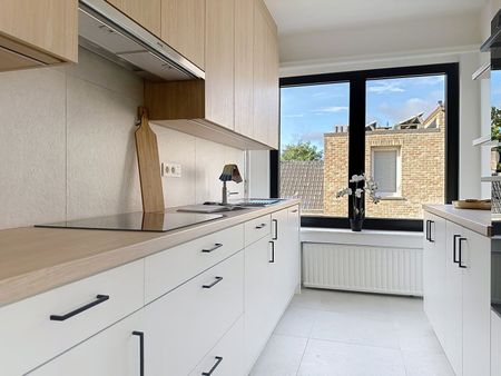 Gerenoveerd appartement met drie slaapkamers - Foto 2