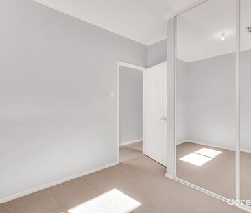 Spacious Courtyard Living in Quiet Group - Photo 4