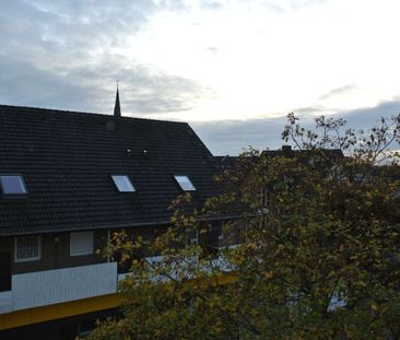 Helle Dachgeschosswohnung mit Balkon, ca. 62,41 m² in Dortmund-Marten zu vermieten! - Foto 1