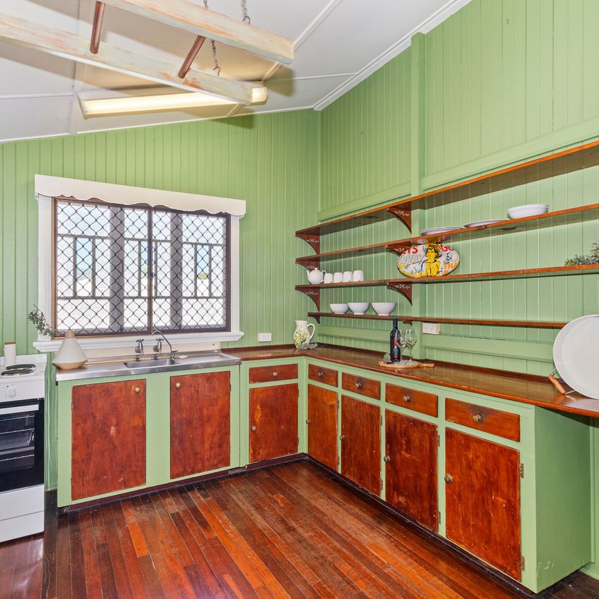 28 Cavendish Street, Pimlico QLD 4812 - House For Rent - $800 | Domain - Photo 1