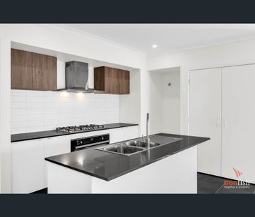 Executive style 4 bedroom home in the Stoneleigh Grove Estate, Loga... - Photo 3