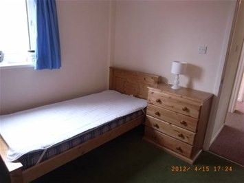 3 bedroom bungalow close to campus - Photo 3