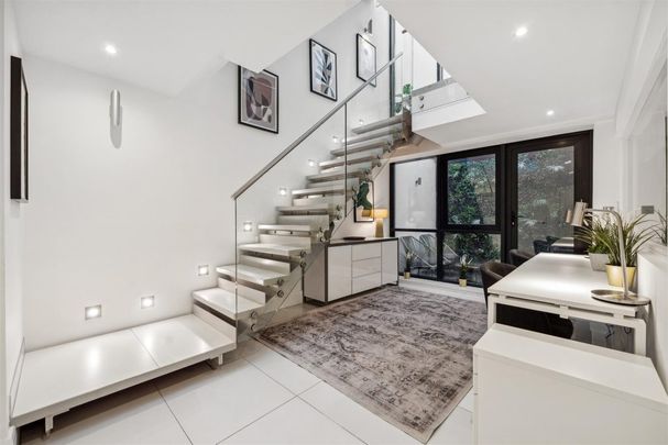 Whittlebury Mews East, Primrose Hill, London, NW1 - Photo 1