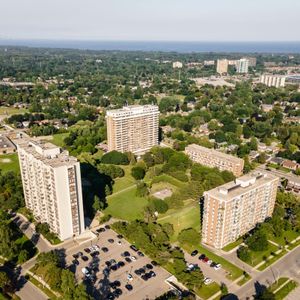 Park Royal Village Apartments - Photo 3