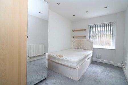 3 bedroom apartment to rent - Photo 3