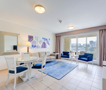 ALL BILLS INCLUDED- Fully Furnished serviced 1BHK with lake view - Photo 3