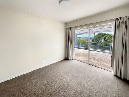 BIG AND BEAUTIFUL-JUST REDECORATED-CENTRAL STANMORE - Photo 1