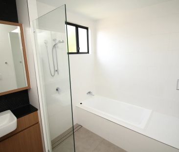 MODERN TOWNHOUSE LIVING - Photo 6