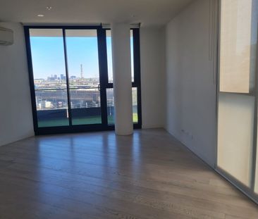 Spacious 2 bedroom apartment with amazing sunset views - Photo 1