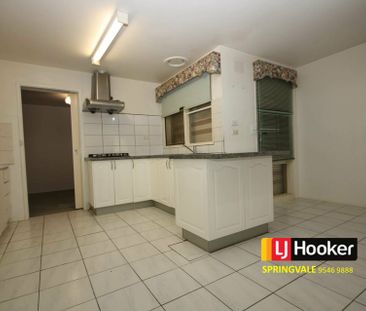 FOUR BEDROOM HOUSE - Photo 3