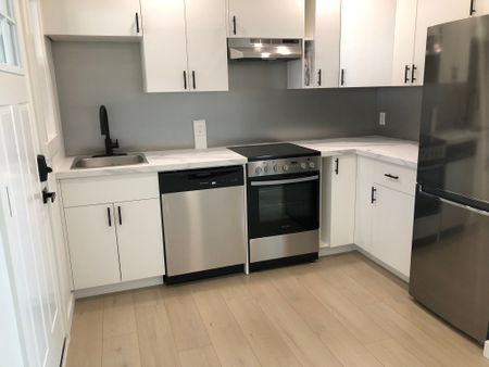Two-Bedroom Pet-Friendly Townhouse (Powell River) - Photo 5