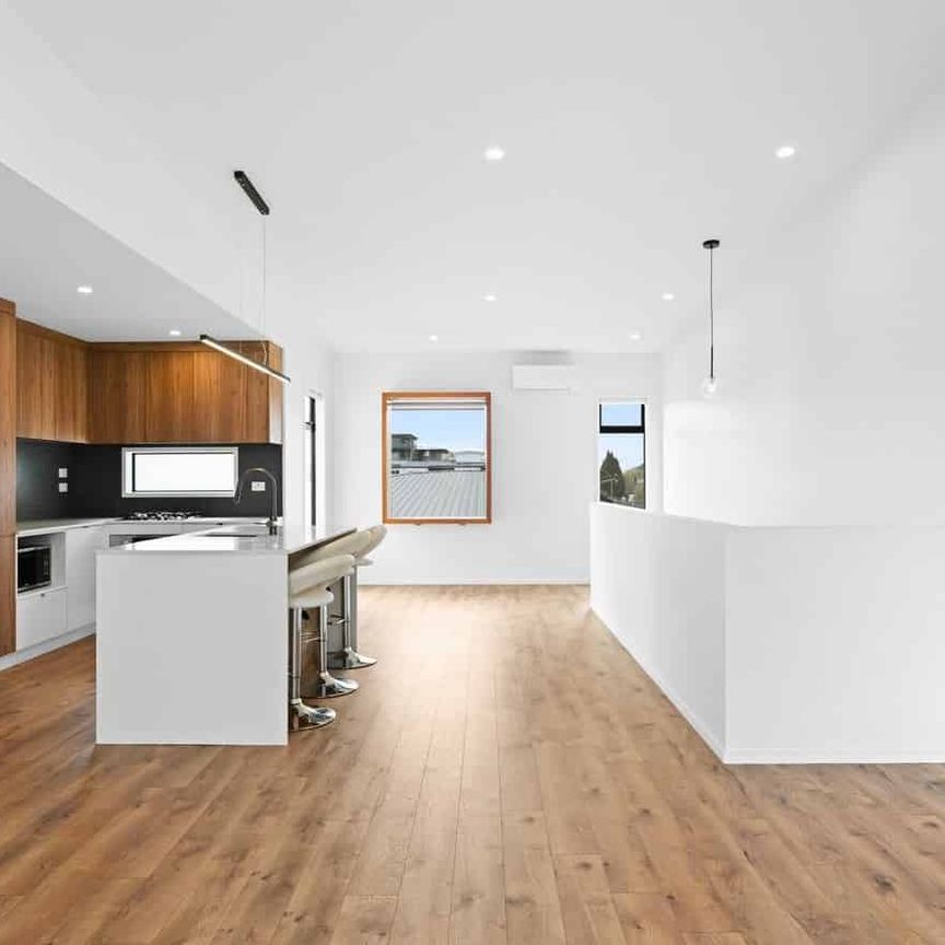 Modern Elegance in the Heart of Hamilton - Photo 1