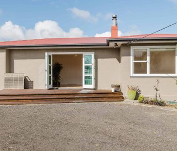 3 Bedrooms in Feilding - Photo 4