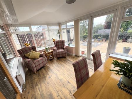3 bedroom semi-detached bungalow to rent - Photo 4