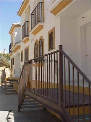 Alquiler de chalet adosado en Calle Roma - Photo 3