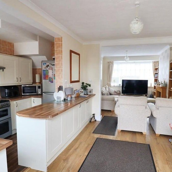 3 Bed Semi-Detached House, Headley Road, LE3 - Photo 1