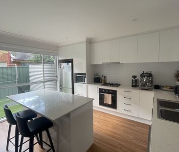 MODERN TOWNHOUSE - Photo 5