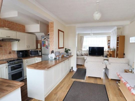 3 Bed Semi-Detached House, Headley Road, LE3 - Photo 1