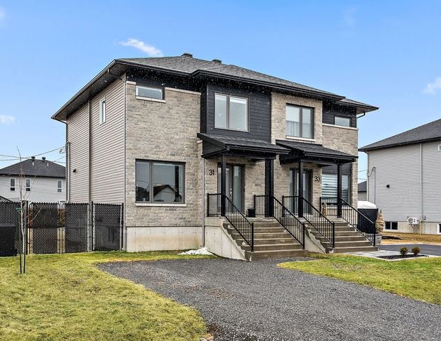 À louer / Maison à étages - Photo 1