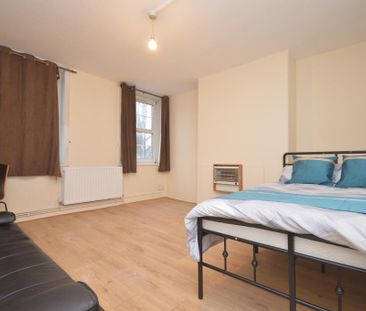 1 bedroom in a flat share to rent - Photo 2