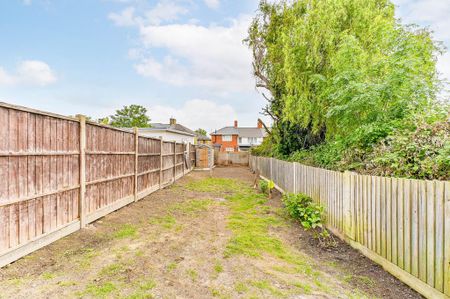 3 bedroom terraced house to rent - Photo 5