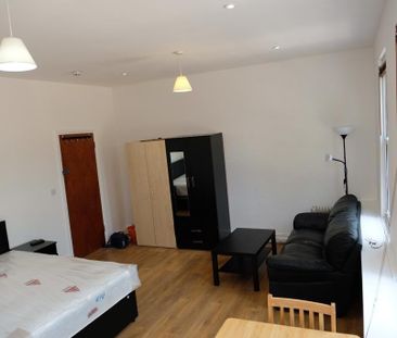 Studio to rent - Photo 6