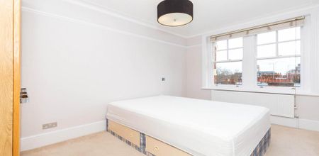 Super recently refurbished 3 bed 2 bath minutes to Baker Street Tube. - Photo 3