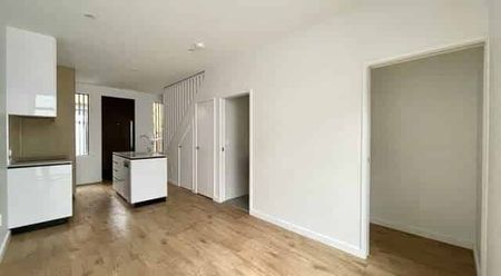 Chic 2BR Townhouse in Te Aro - Photo 3