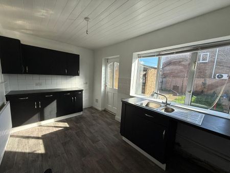 3 bedroom terraced house to rent - Photo 3