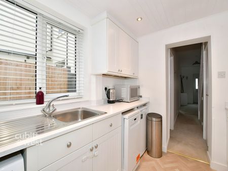 3 bedroom semi-detached house to rent - Photo 2