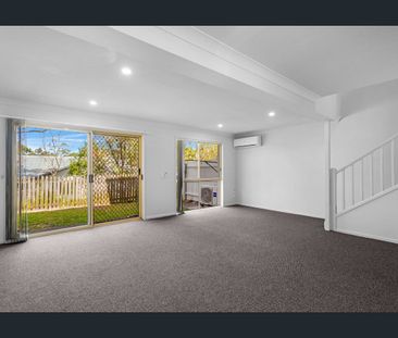 3 BEDROOM TOWNHOUSE, LOCATED IN THE ARUNDEL LINKS GATED COMPLEX!! - Photo 1