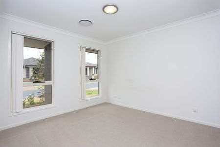 4 Bedroom Contemporary Home with Ducted Air Con - Photo 2