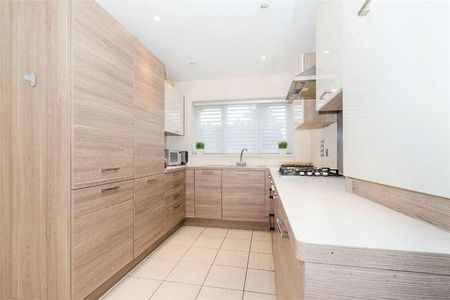 Winch's Meadow, Burnham, SL1 - Photo 4