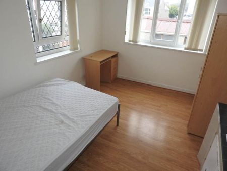 6 bedroom house to rent - Photo 3