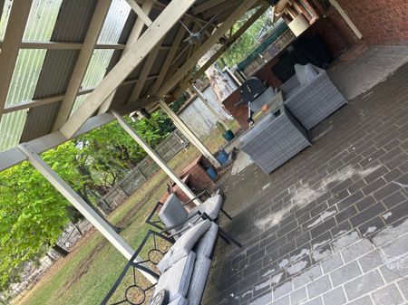 Cranbourne East - Photo 3