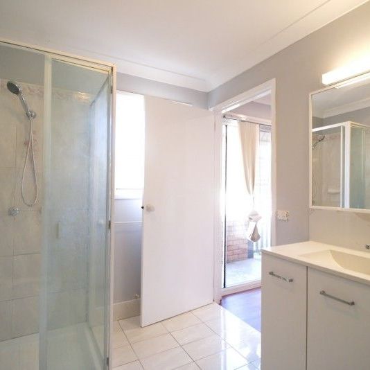 Quite and leafty One bedroom one study - Photo 1