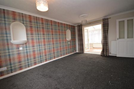 3 bedroom detached house to rent - Photo 2