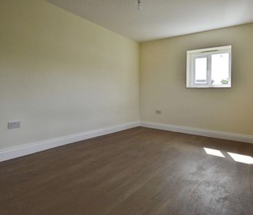 1 bedroom Flat To Let - Photo 2