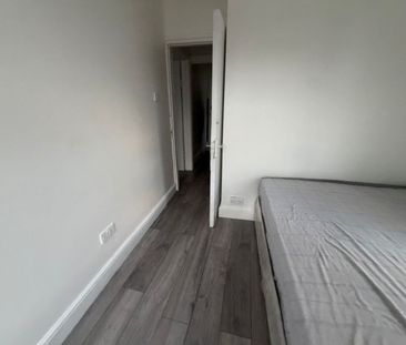 3 Bed Flat, Barking, IG11 - Photo 5